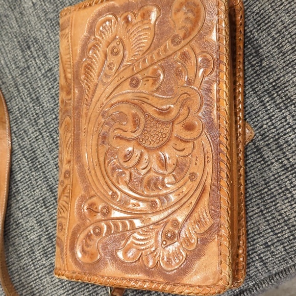 Gaitan Vintage Tooled Leather Purse - Picture 4 of 16